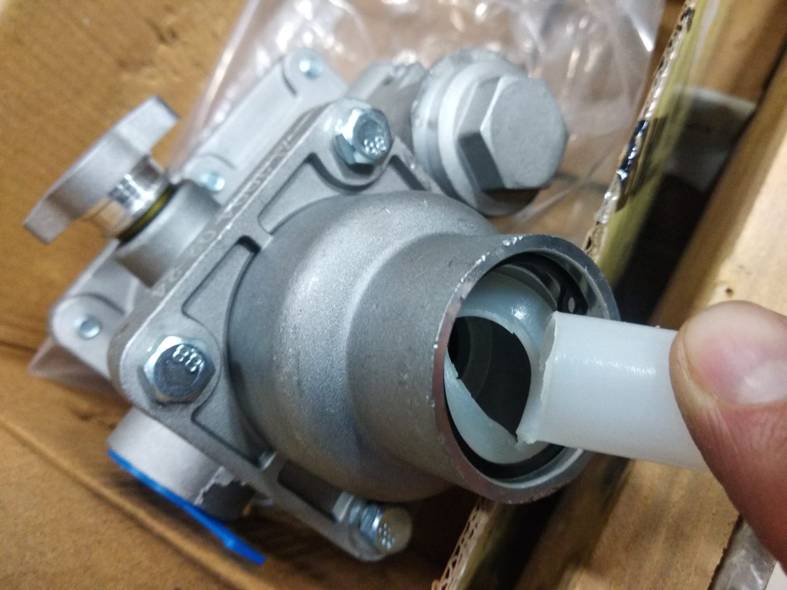 Клапан воздушный 9F850-35A040000A0/4120000084 уценка Клапан воздушный 9F850-35A040000A0/4120000084 уценка